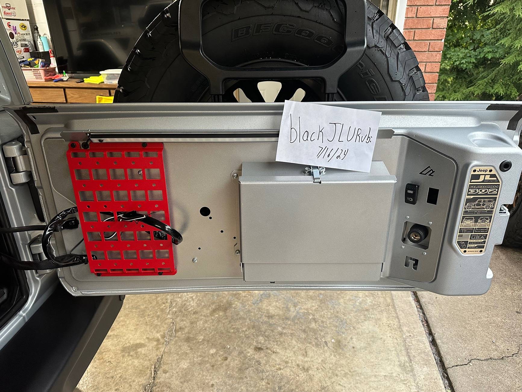 Jeep Wrangler JL American Adventure Lab Tailgate Air Command System IMG_0749
