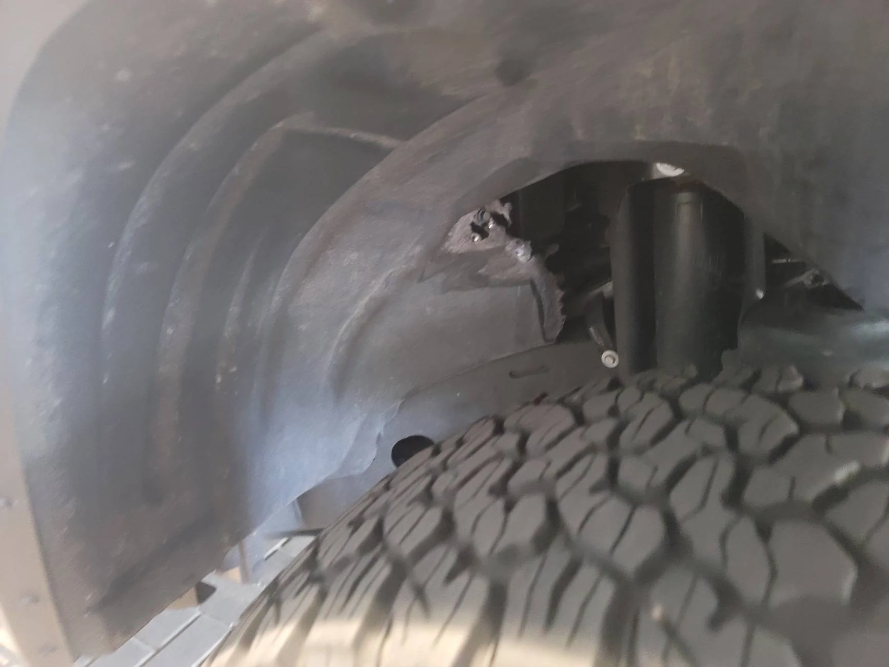 Jeep Wrangler JL Inner fender liner rub/defect thumbnail_4