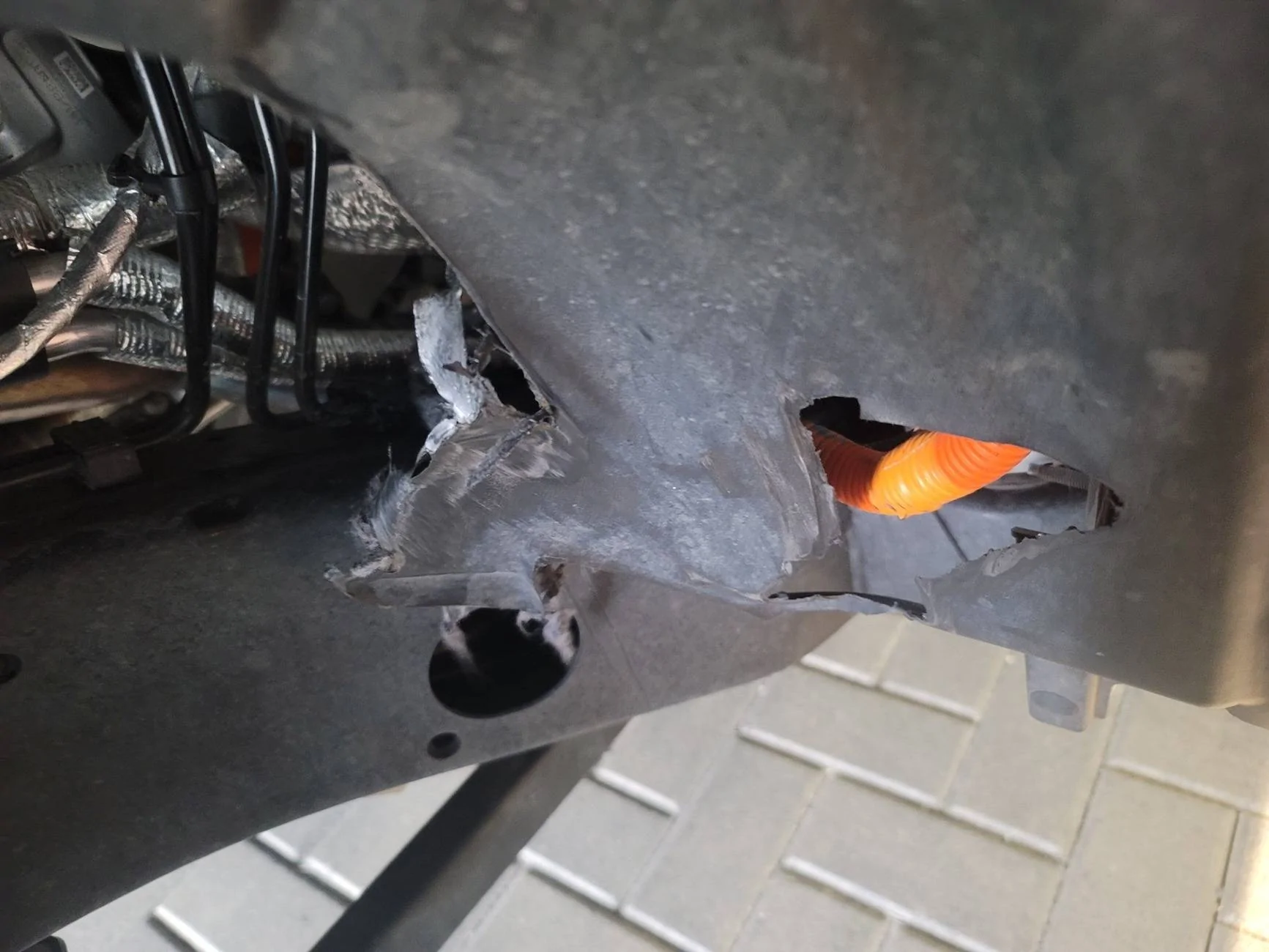 Jeep Wrangler JL Inner fender liner rub/defect thumbnail_1