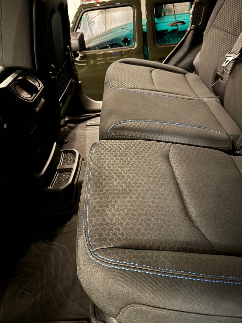 Jeep Wrangler JL Misaligned rear seat - help!?! IMG_5293