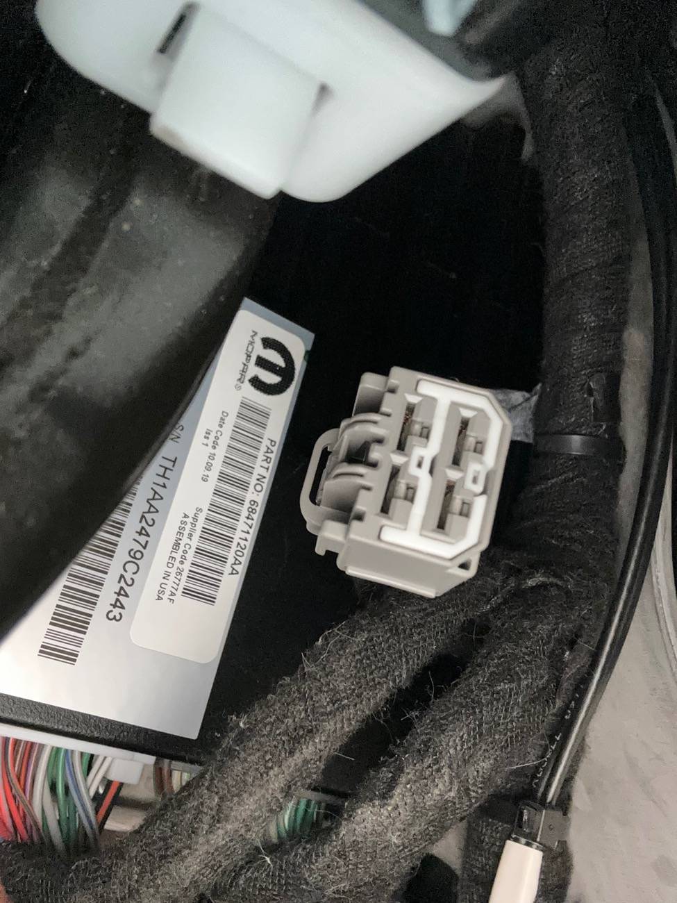 Jeep Wrangler JL Help! Brake controller wire connector the same as under dash? IMG_8369