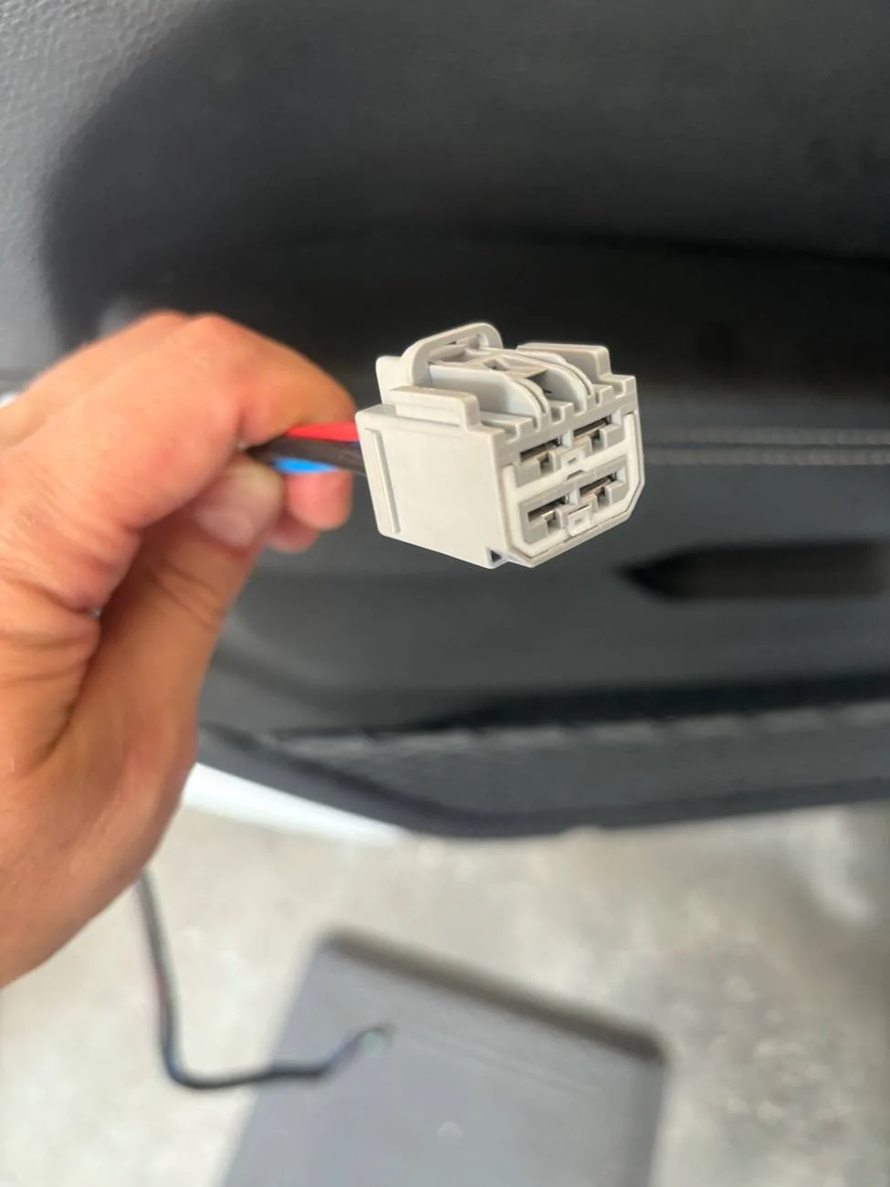 Jeep Wrangler JL Help! Brake controller wire connector the same as under dash? IMG_8368
