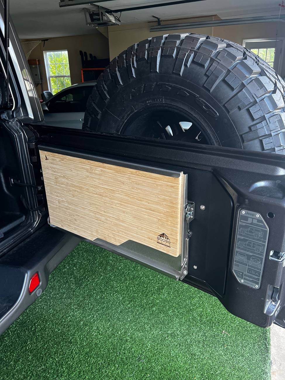 Jeep Wrangler JL Best tailgate table? IMG_6007