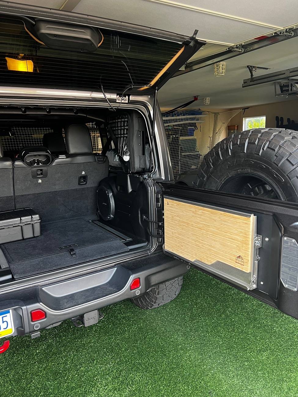 Jeep Wrangler JL Best tailgate table? IMG_6009