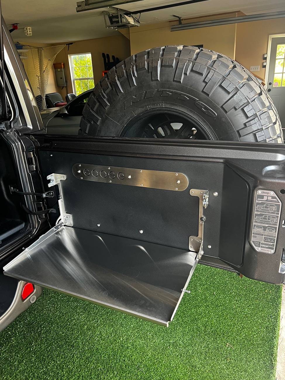 Jeep Wrangler JL Best tailgate table? IMG_6010