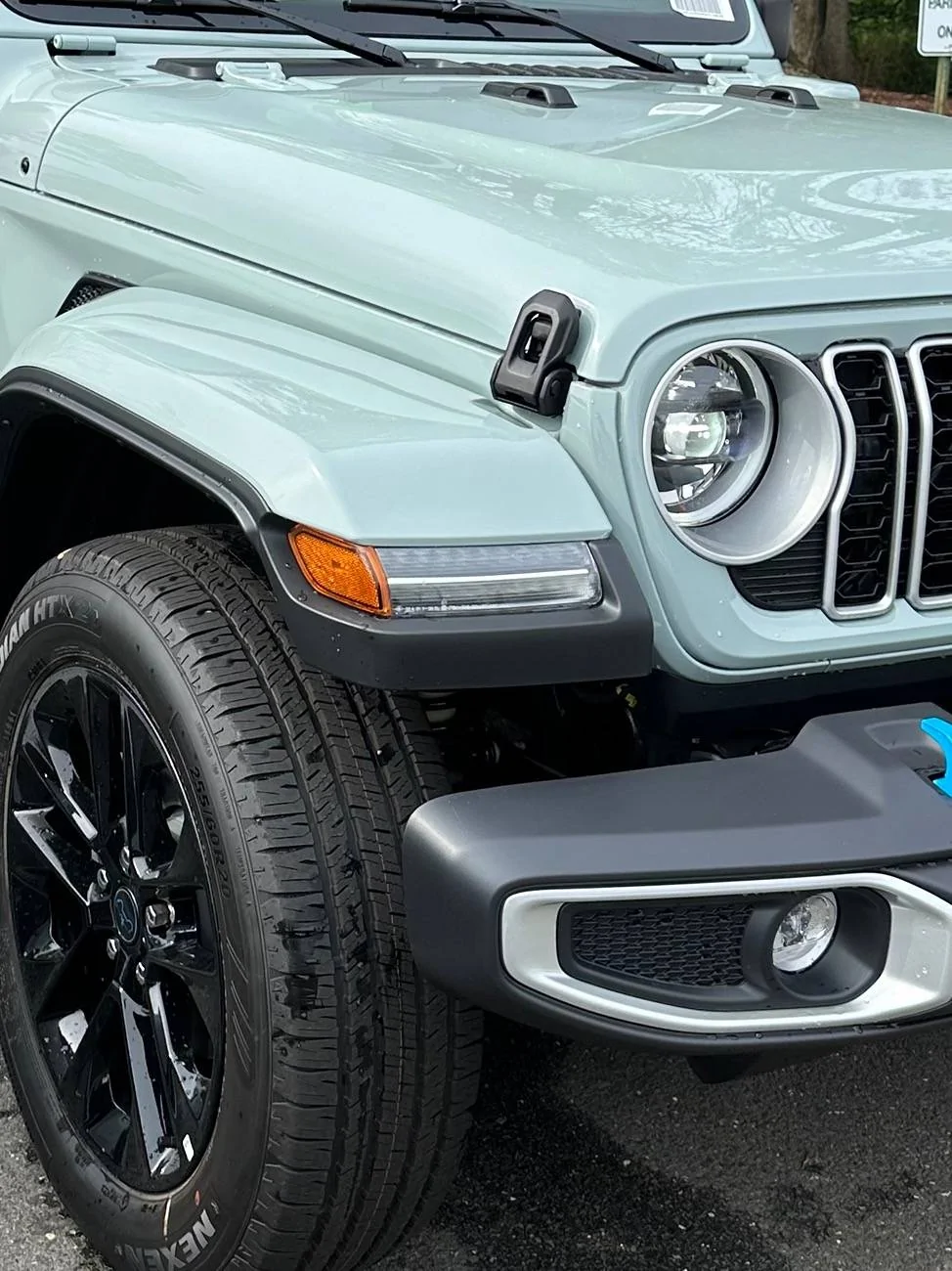 2024 Sahara 4xe Fender Mind-benderwhat is the explanation? (See