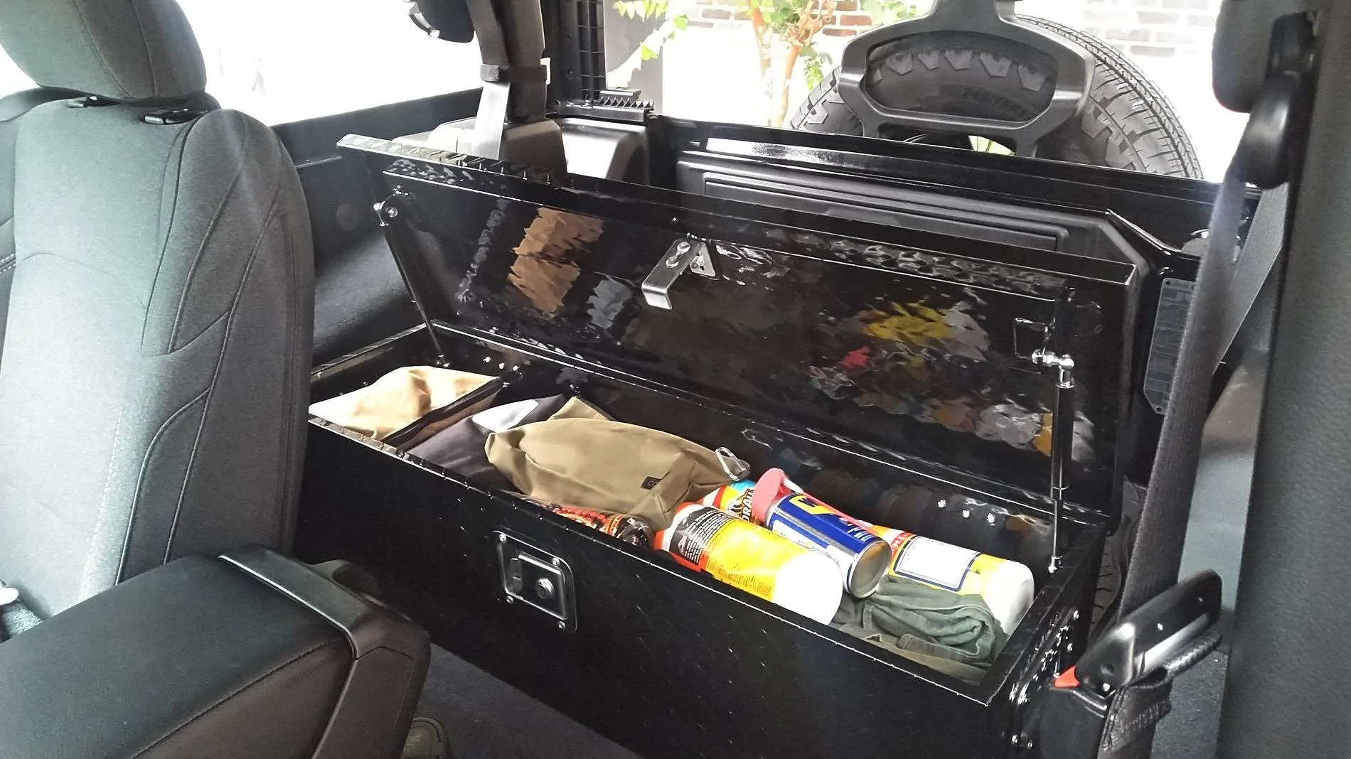 Jeep Wrangler JL 2 Door lockable storage solution (not too shabby) KIMG0905