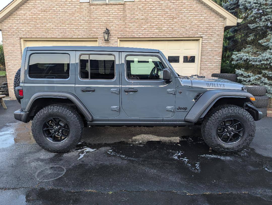 Jeep Wrangler JL Anyone mounting/balancing their own tires? tires on
