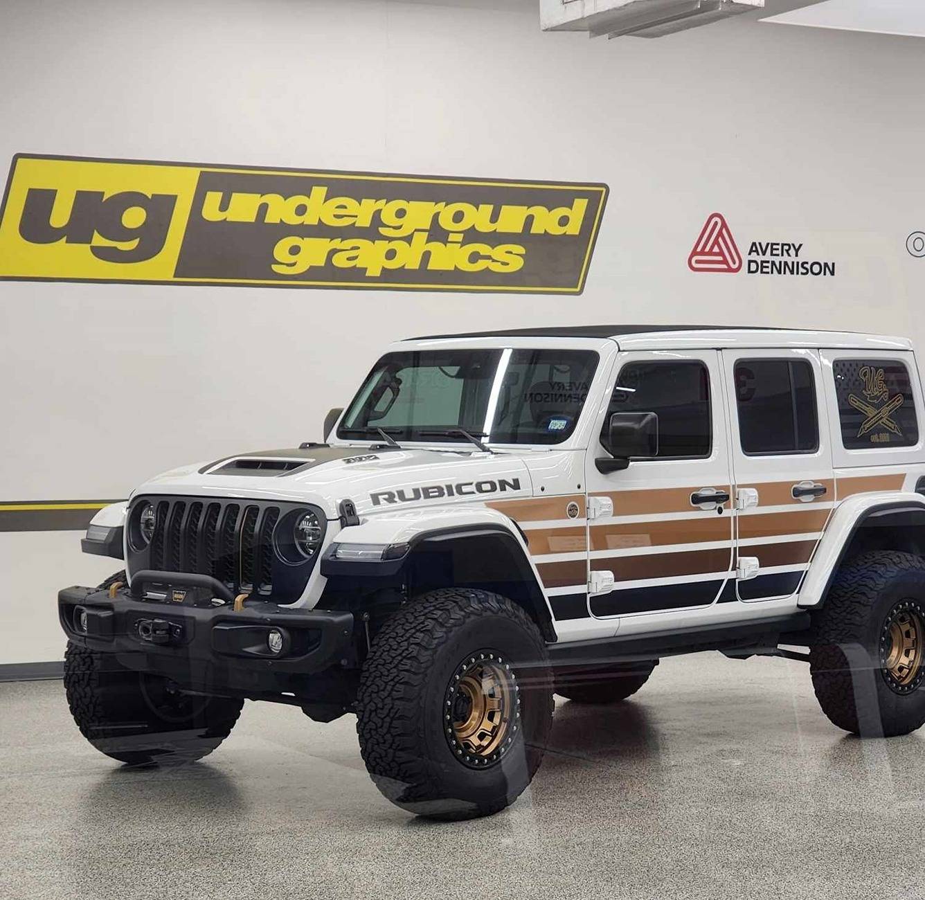 Jeep Wrangler JL Honcho Graphics (3 & 4 stripes) on a JLU? 453548523_969417684937775_2481730552293796004_n