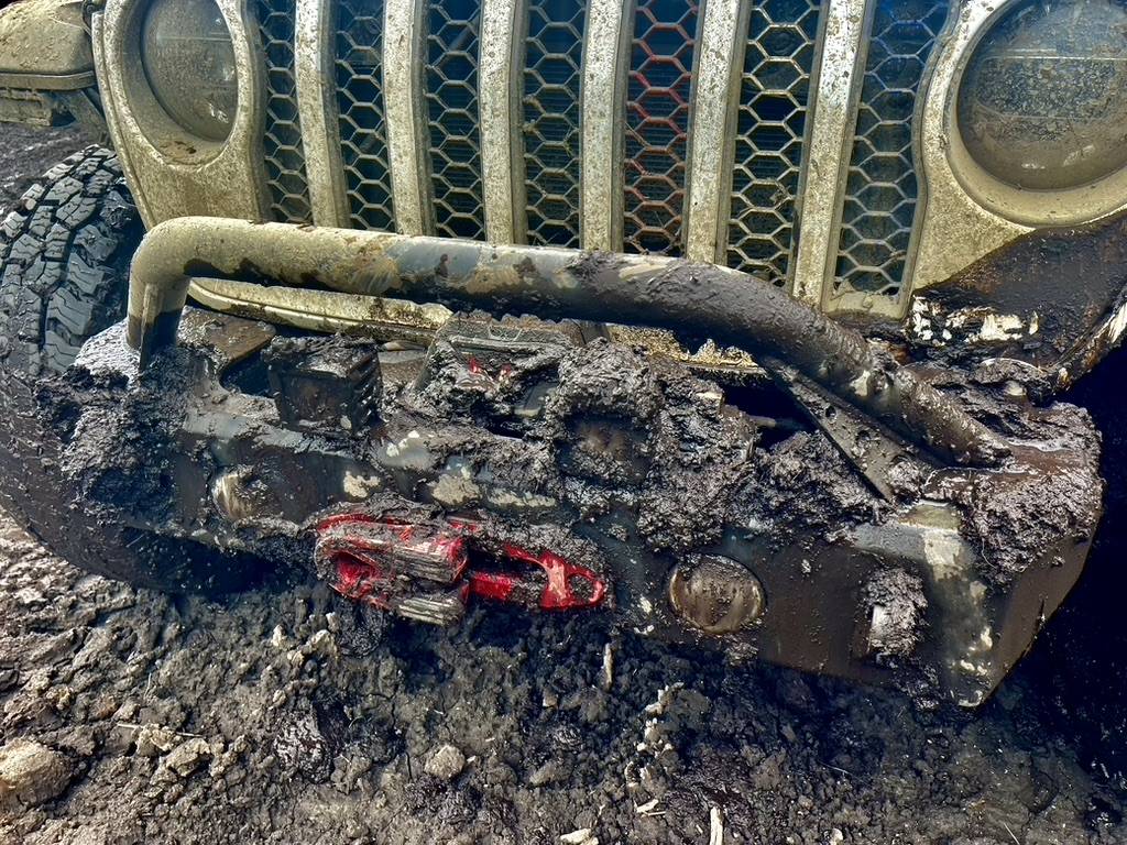 Jeep Wrangler JL WARN fairlead worn after just one winter 1723296450975-vv