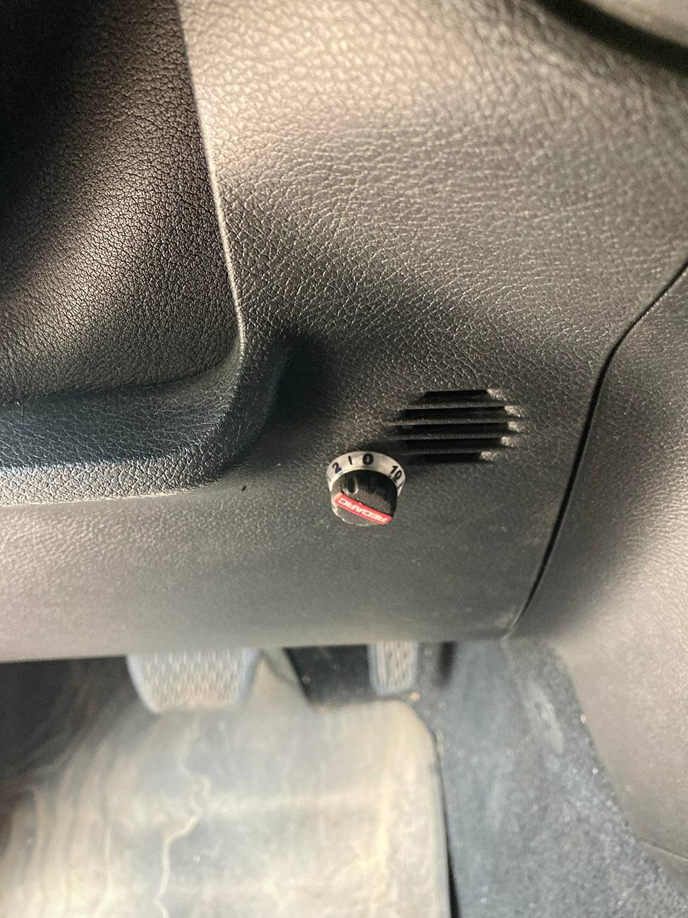 Jeep Wrangler JL REDARC Trailer brake controller redarc1