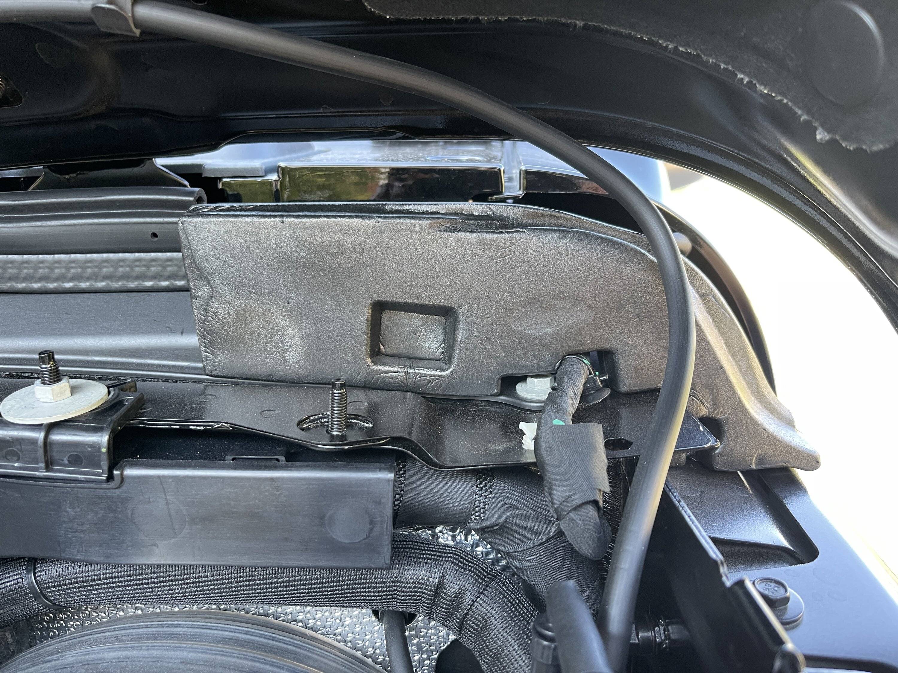 Jeep Wrangler JL Rubicon X, is this insulation stock? IMG_3039