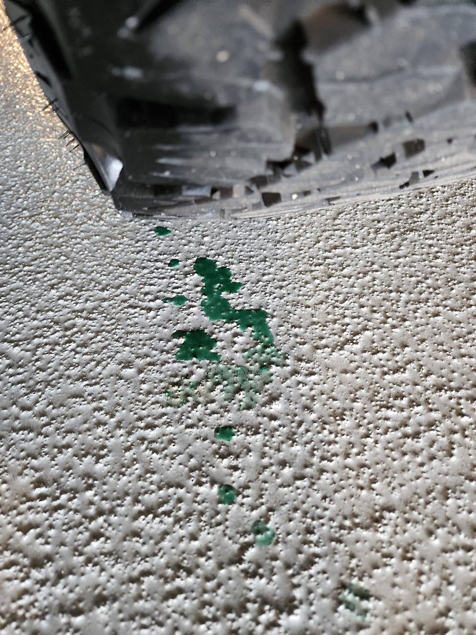 Jeep Wrangler JL Yikes! Green fluid leak 1000010581