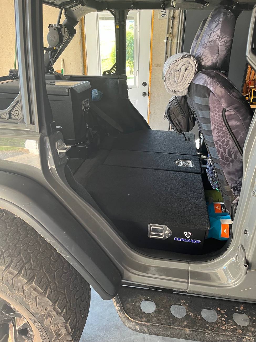 Jeep Wrangler JL Cargo Dog rear seat delete storage solution installed IMG_5032