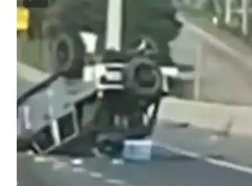 Jeep Wrangler JL 2 Toddlers Ejected from Jeep During Flip-Over; Both Miraculously OK 1723579711195-3o