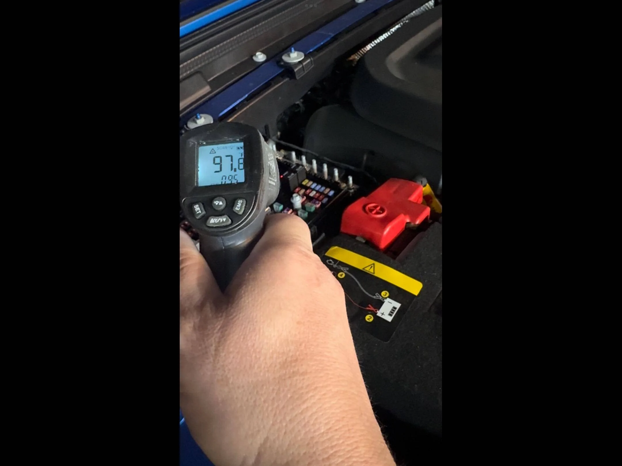 Jeep Wrangler JL Fuse and Relay Panel warm when charging.  Is this normal? IMG_5742