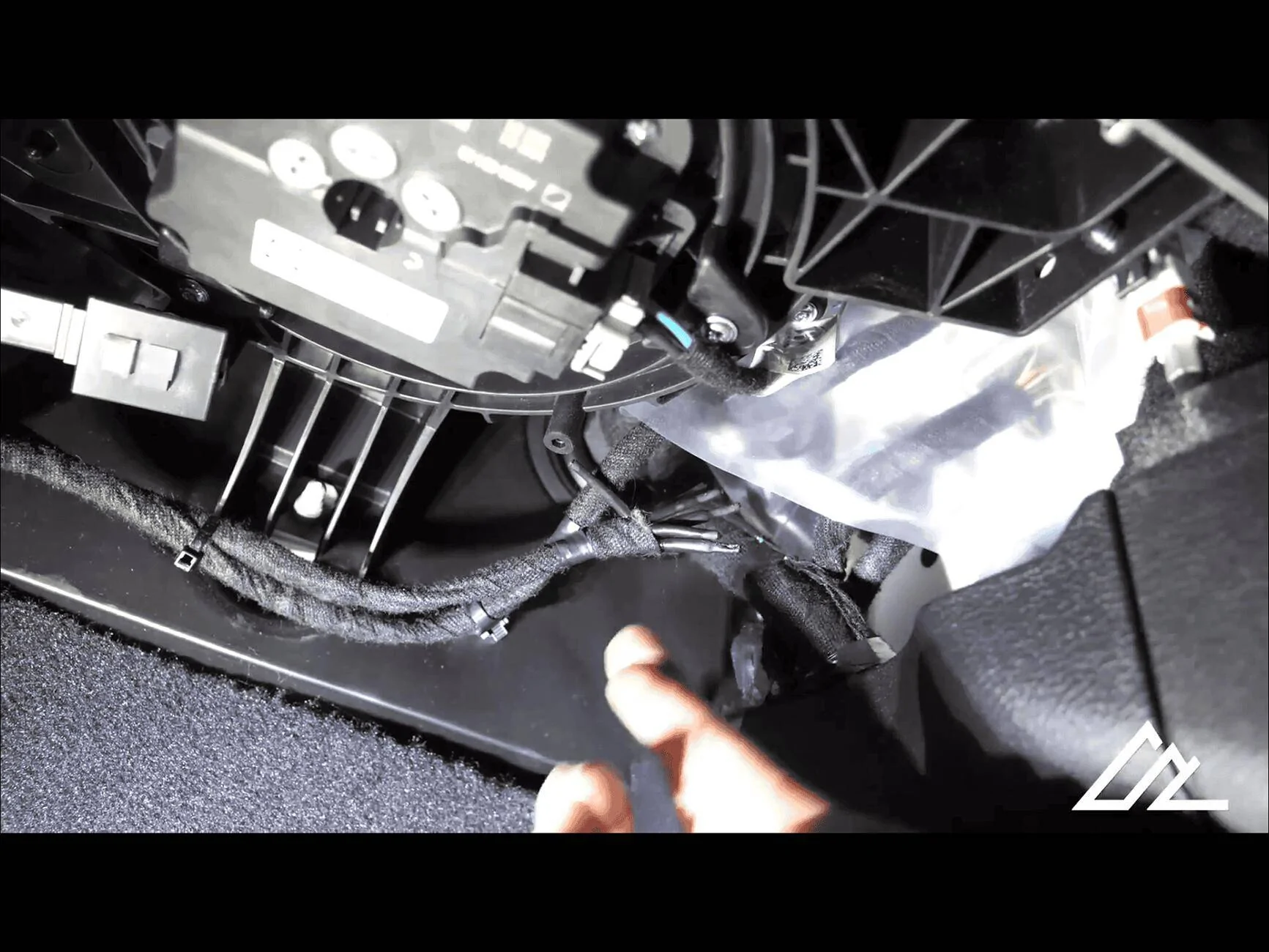 Jeep Wrangler JL 1 Aux interior lead? 2024 Willys IMG_1644
