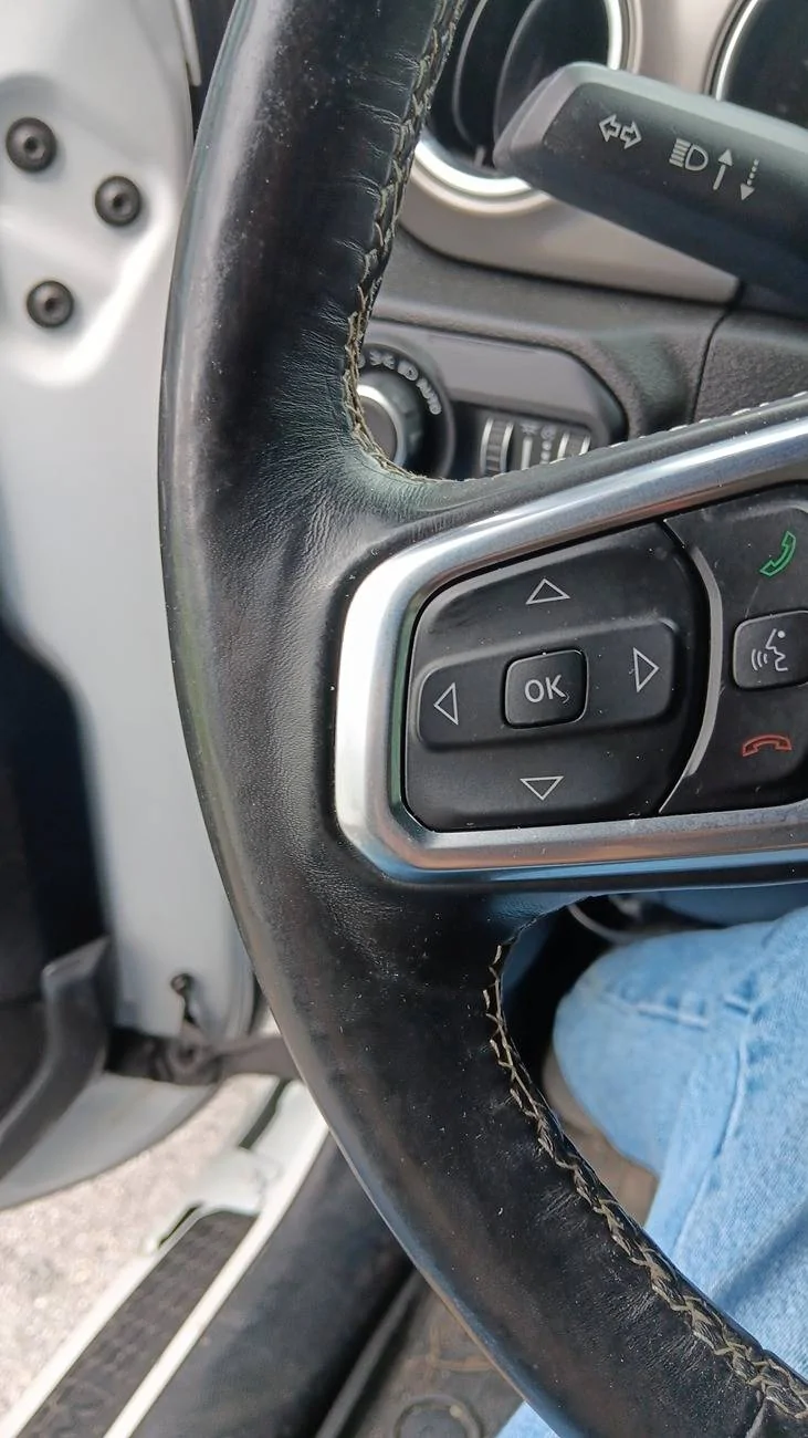 Jeep Wrangler JL Leatherette steering wheel? Seriously? 1000039062