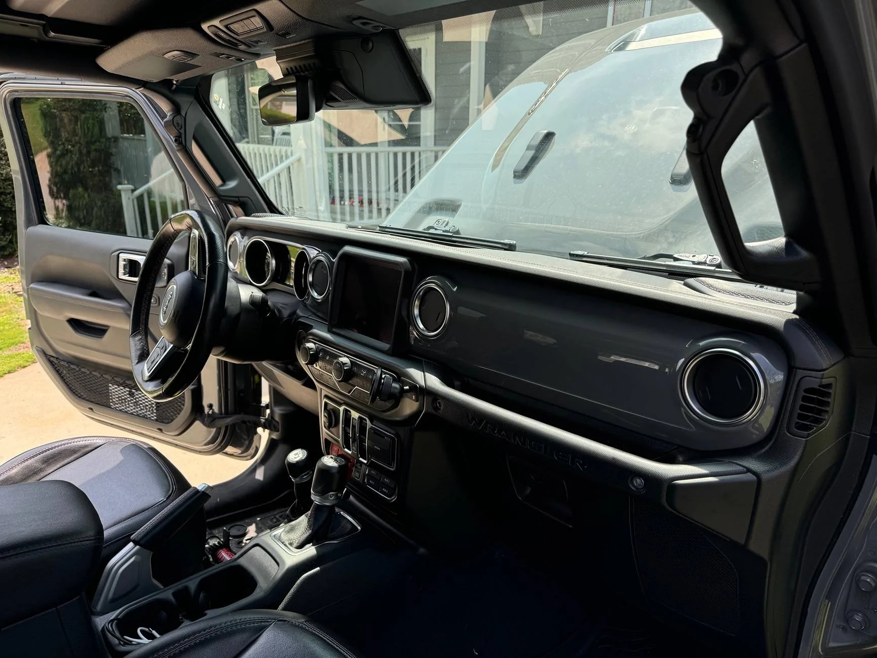 Jeep Wrangler JL Leatherette steering wheel? Seriously? IMG_8492