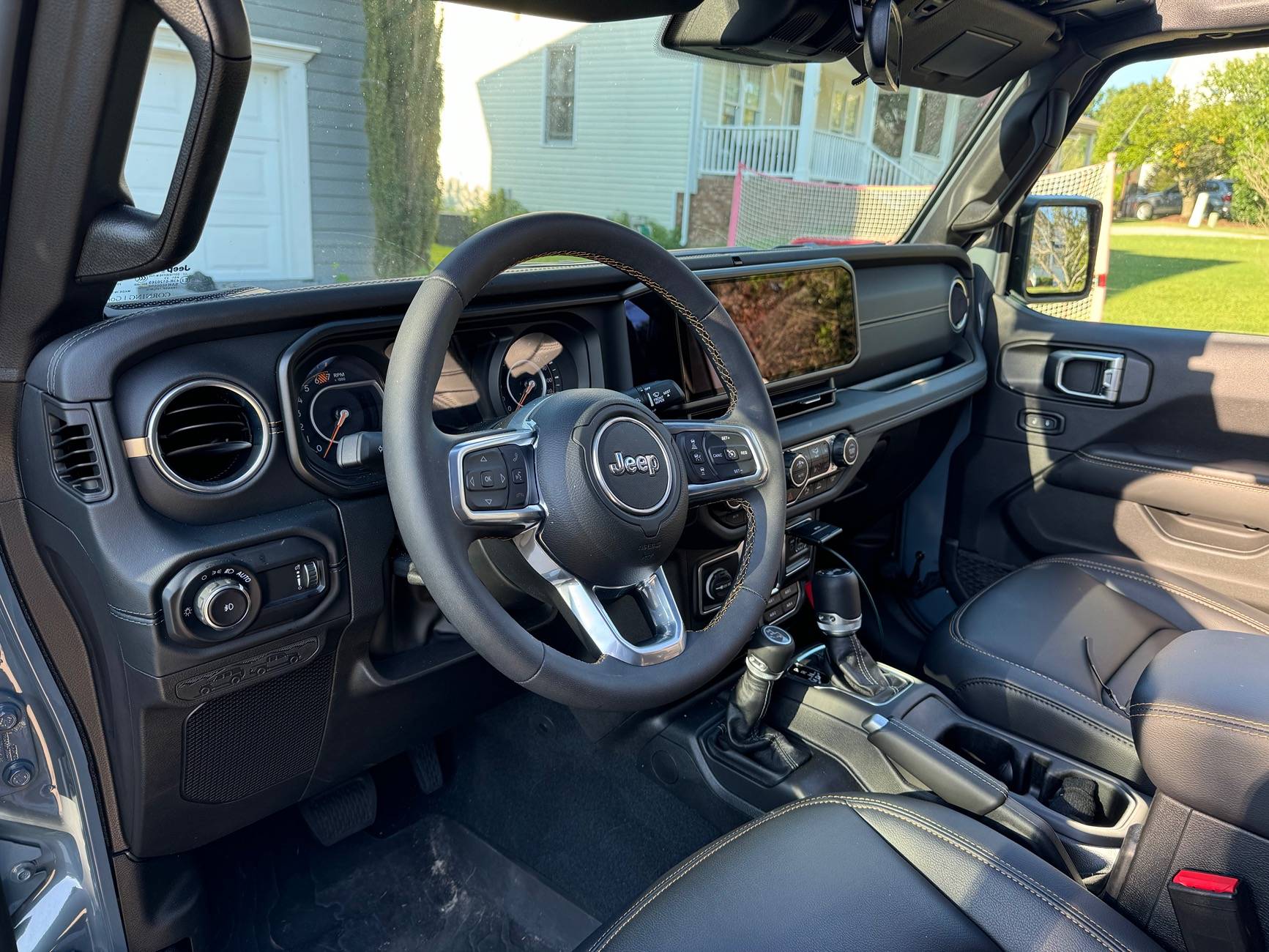 Jeep Wrangler JL Leatherette steering wheel? Seriously? IMG_8590