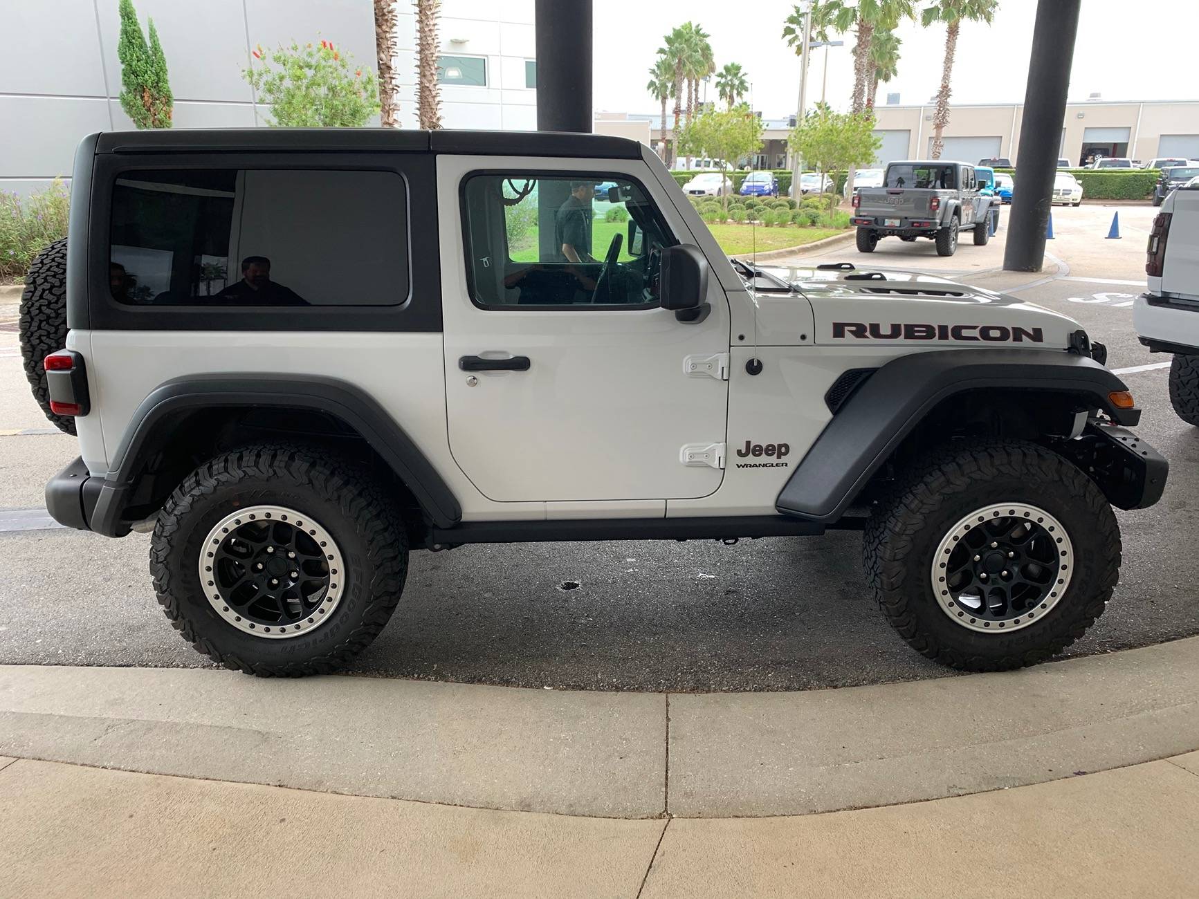 Jeep Wrangler JL Mopar Simulated Beadlocks and 37" tires? IMG_0165