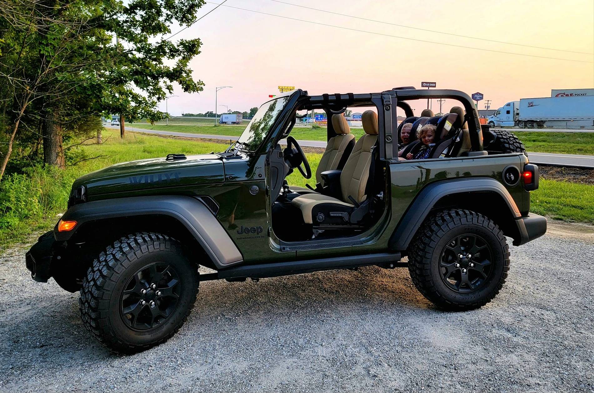 Jeep Wrangler JL Wheel Spacers or Not? 349544916_981111922897431_3794666762462665230_n
