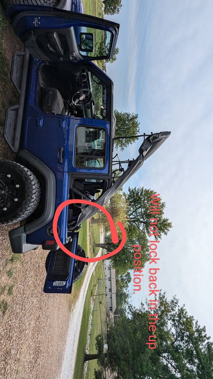 Jeep Wrangler JL 2018 JLU Sport soft top issue PXL_20240824_160726897~2