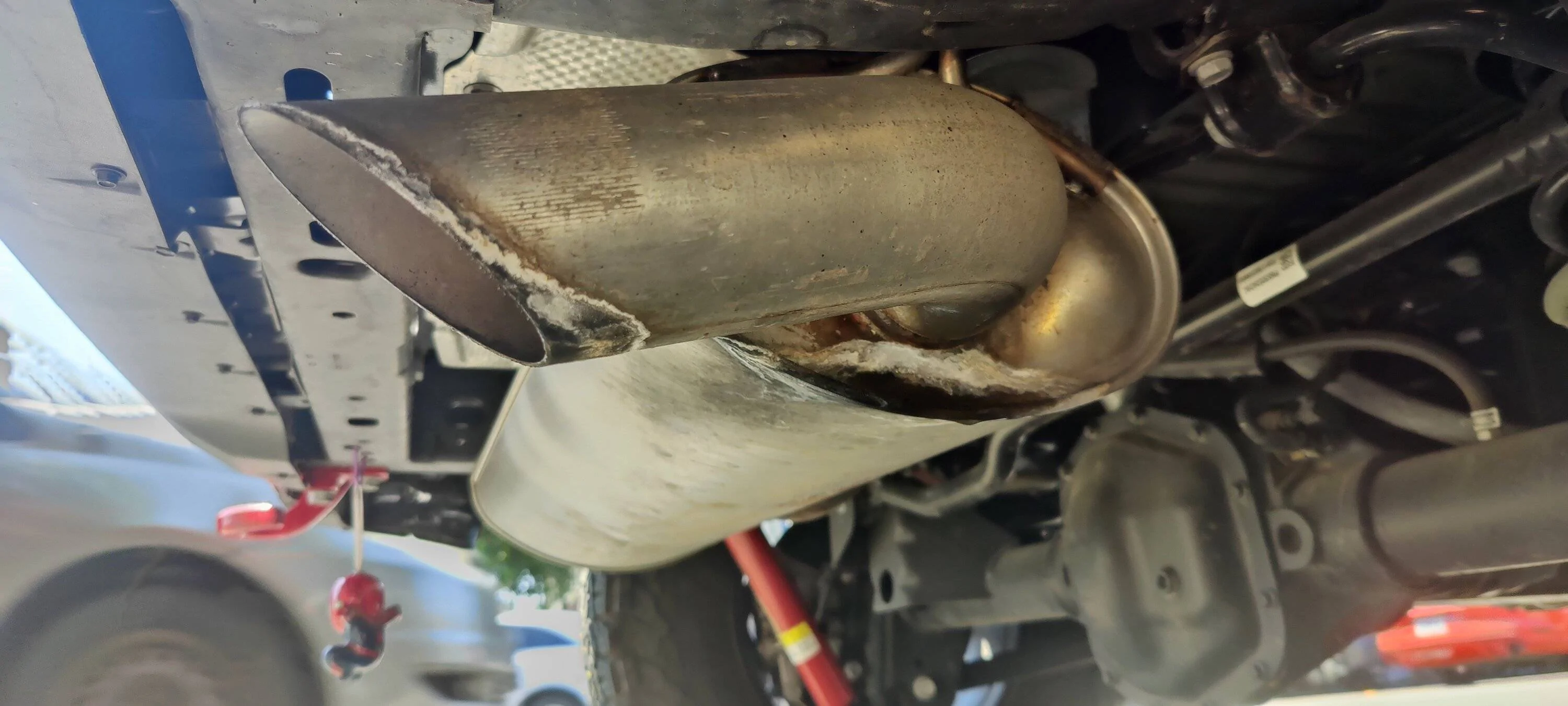 Jeep Wrangler JL Is this common on muffler? Or somewhere leaking ? 1000000306