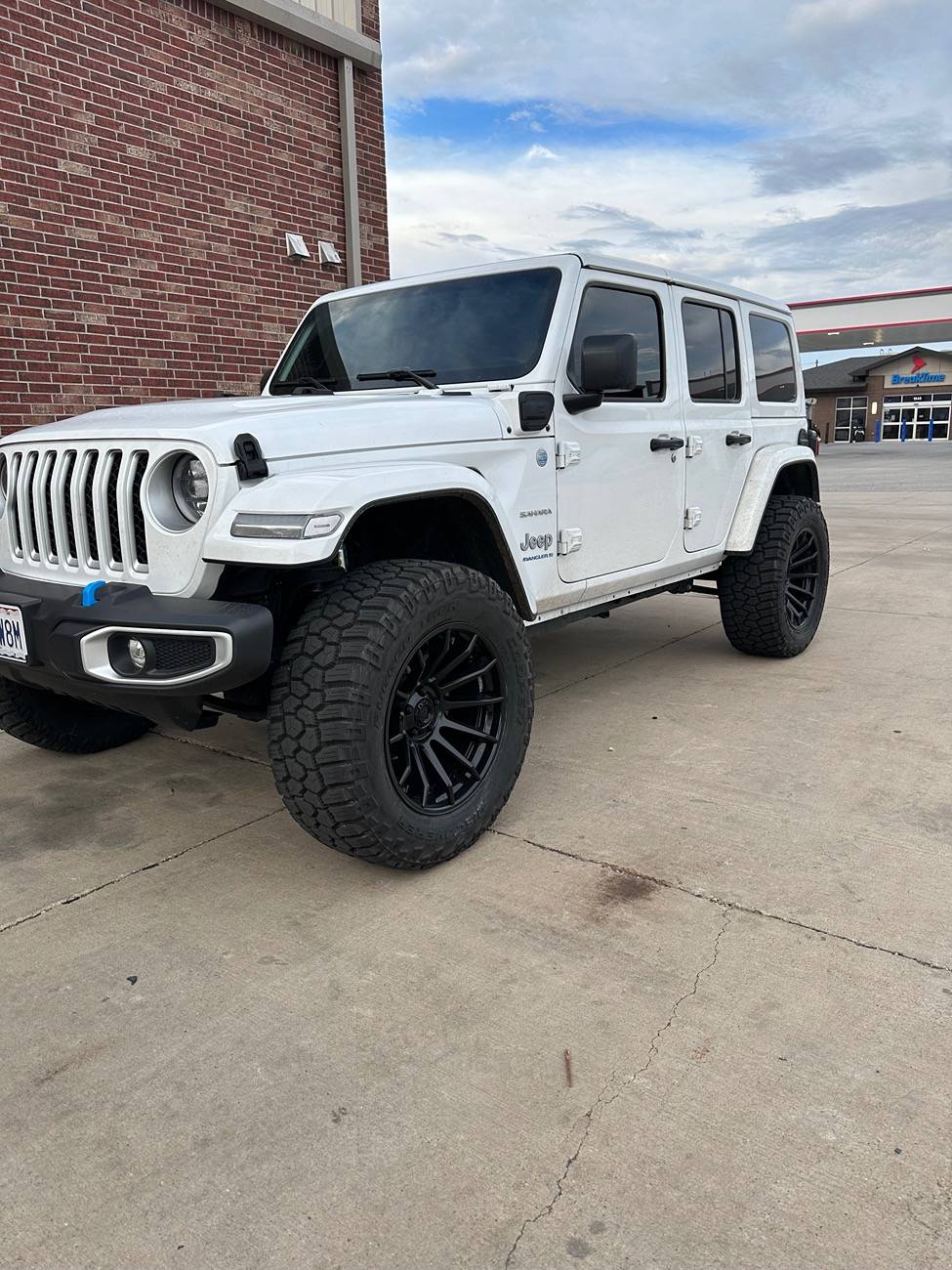 Jeep Wrangler JL Fuel wheels and cooper tires IMG_5607
