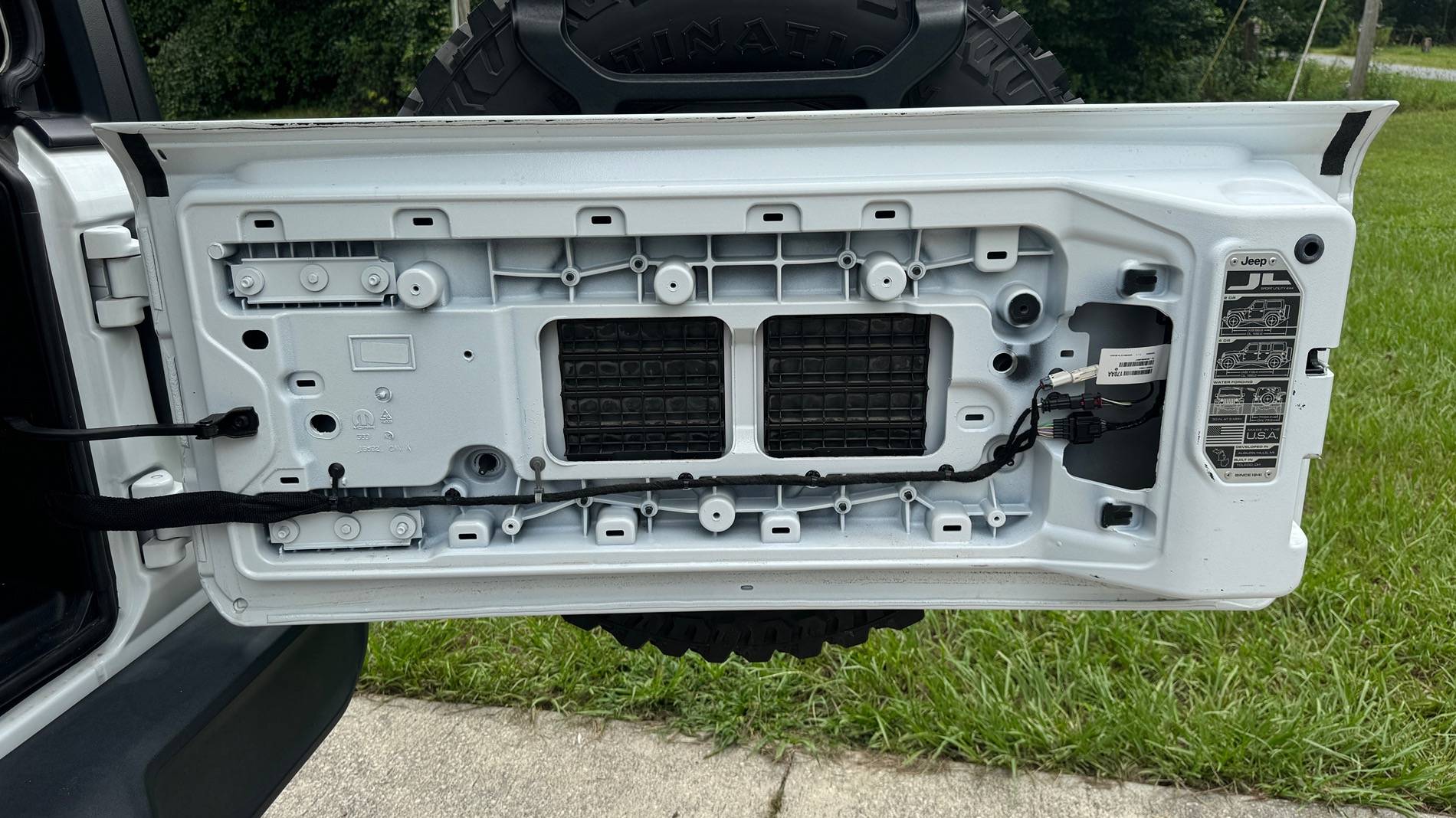 Jeep Wrangler JL DS18 JBASS installation IMG_5234