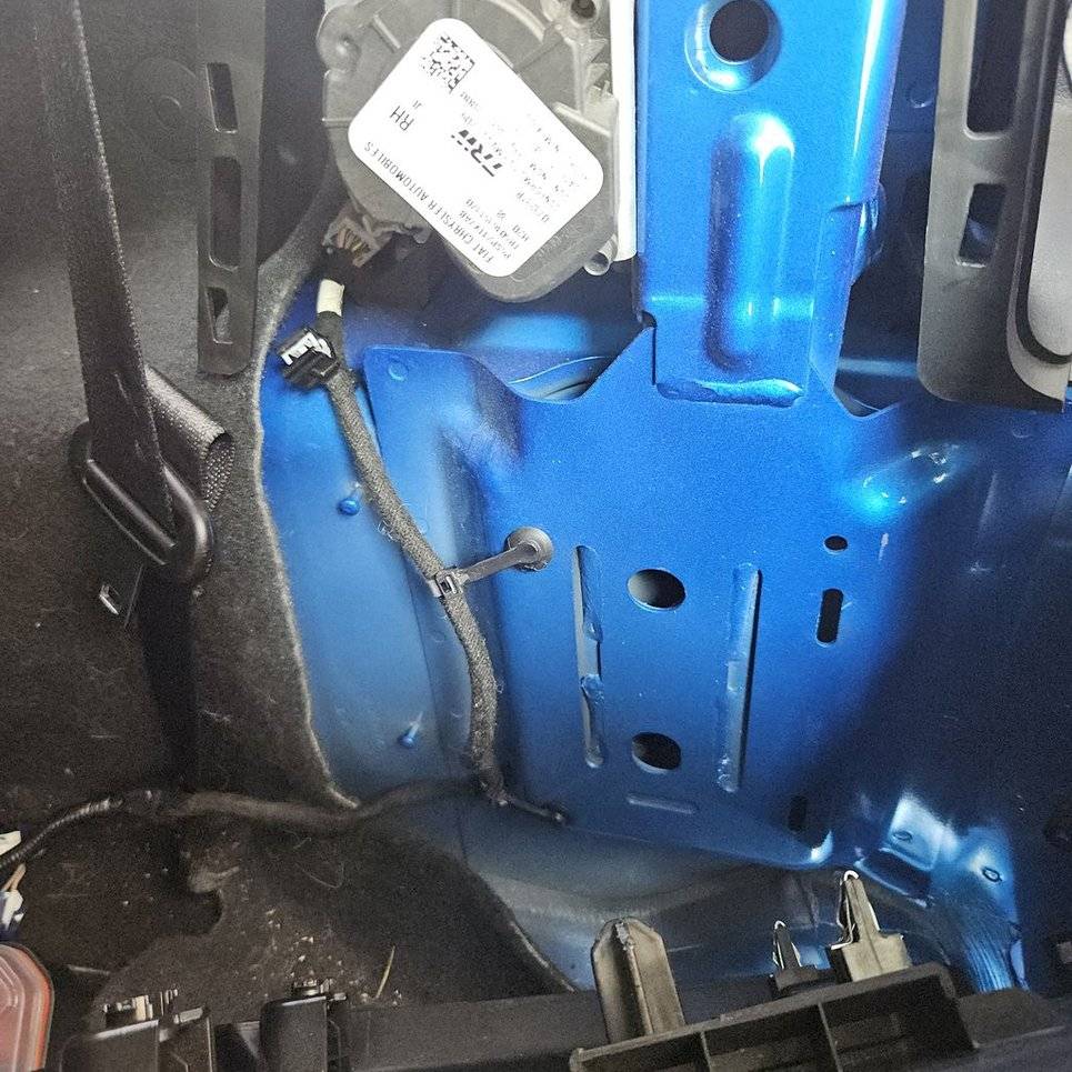 Jeep Wrangler JL Sub-woofer removal 1725902490222-b1