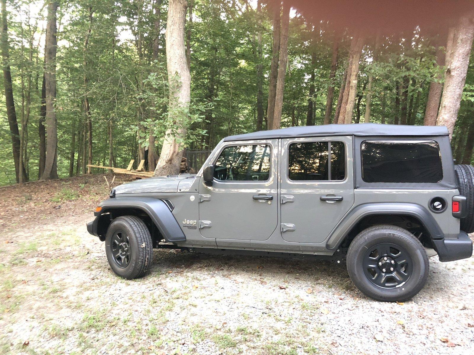 Jeep Wrangler JL New JLU Sport 2D234CC3-C47E-40B3-A966-FA0ABABD692C