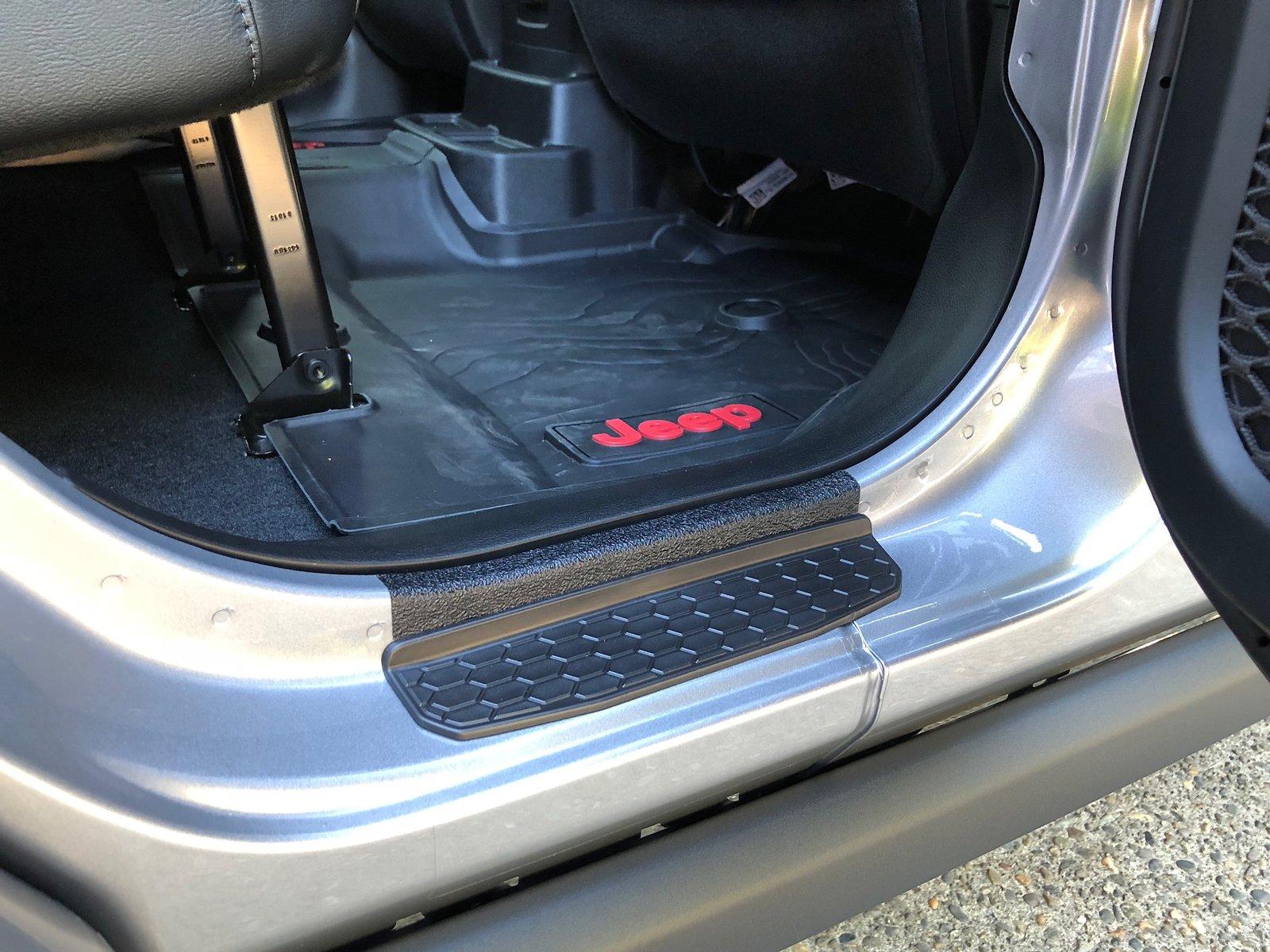 Jeep Wrangler JL Grip tape for door sill B17219DC-9EEF-4A16-ACDE-2D17C82F69FC