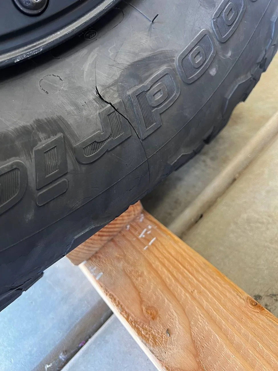 Jeep Wrangler JL Sidewall cut with rock IMG_3117