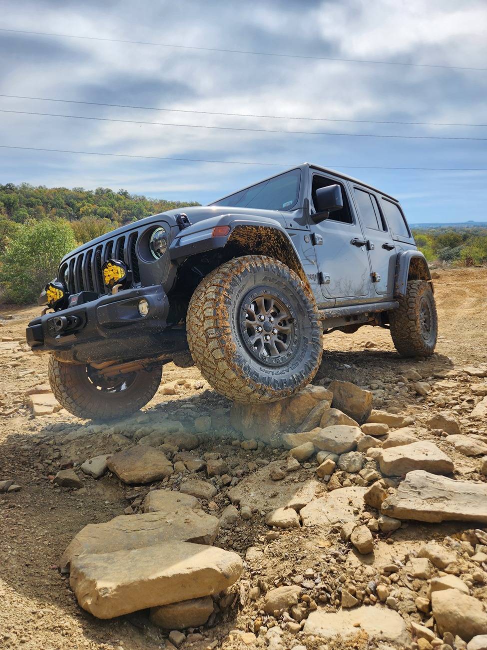 Jeep Wrangler JL Rubbing/hitting rear fender with 35s 20231112_110314