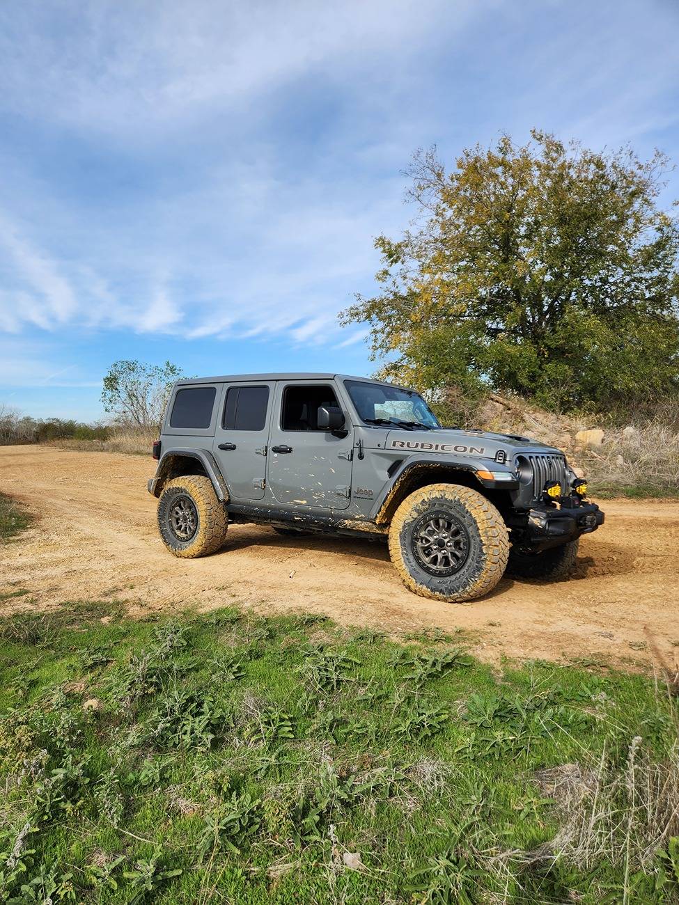 Jeep Wrangler JL Rubbing/hitting rear fender with 35s 20231112_104445