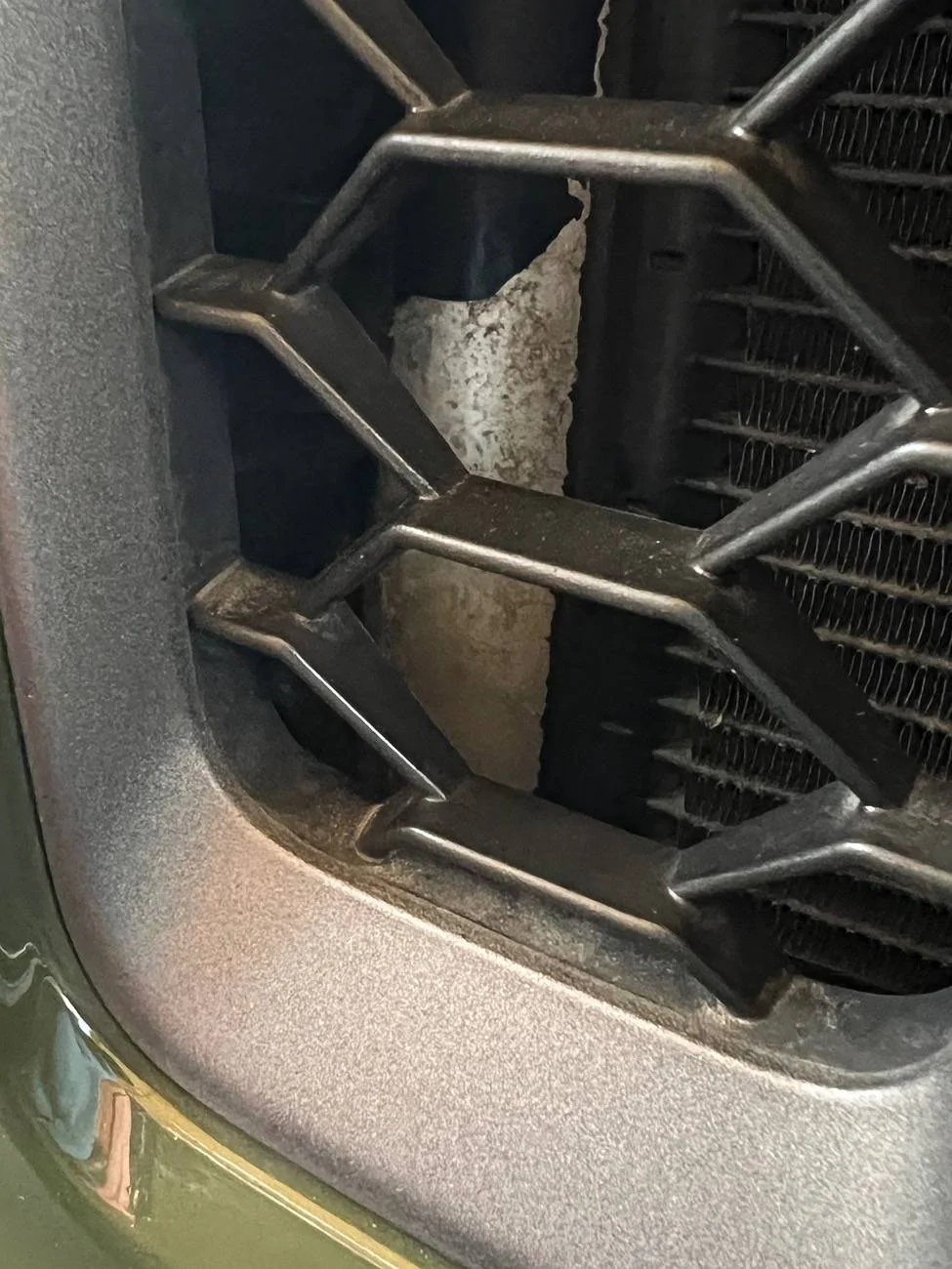 Jeep Wrangler JL Radiator paint popped? IMG_6108