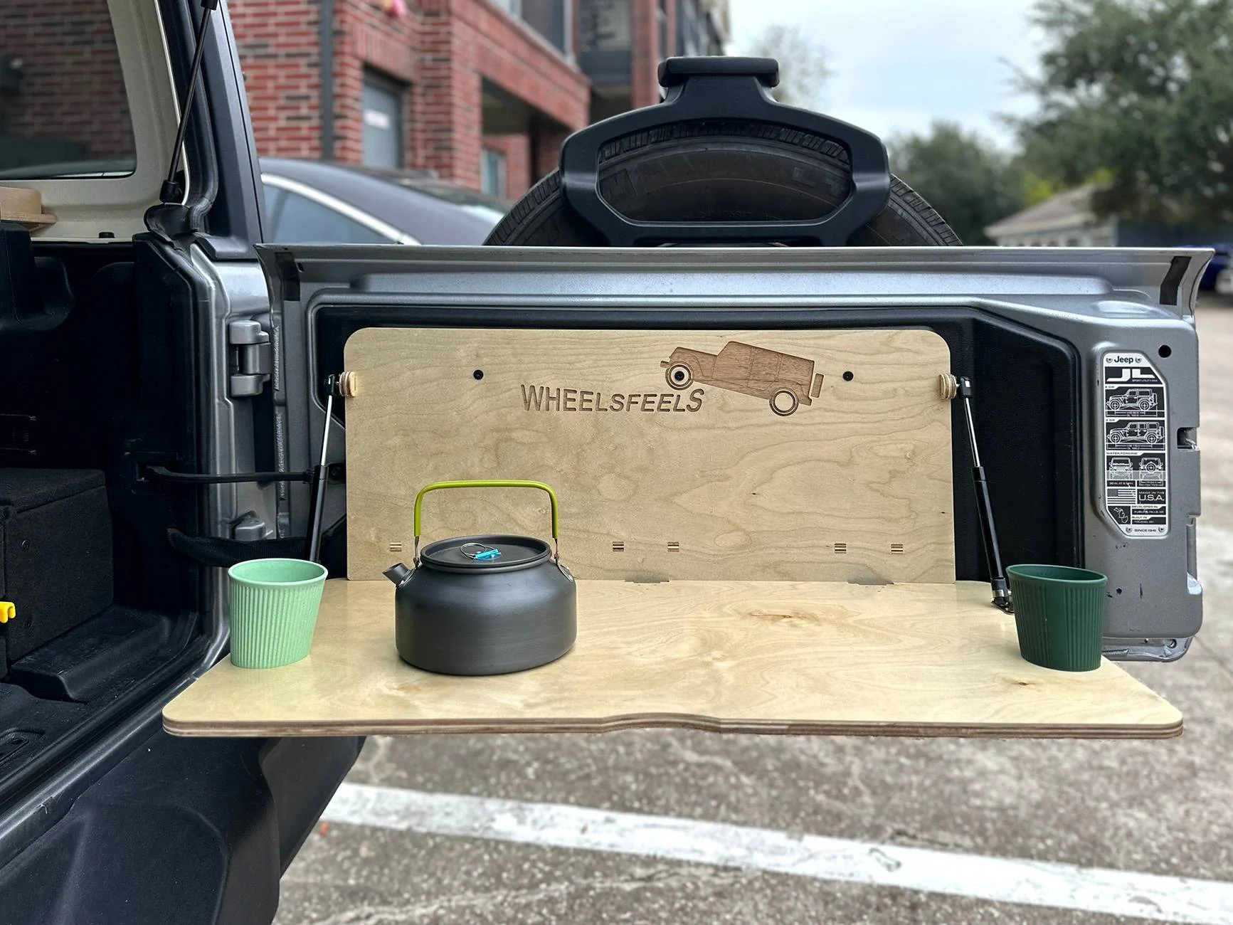tailgate-table-for-jeep-wrangler-2007-present.webp