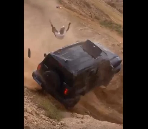 Jeep Wrangler JL Crazy off-road accident on Reddit 1727220535691-oy