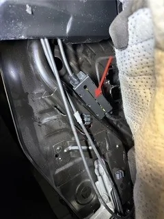 Jeep Wrangler JL 2018 JLUR Right Rear Seat Latch Cabling Replacement? HeadrestReleaseBox