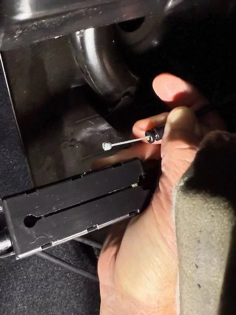 Jeep Wrangler JL 2018 JLUR Right Rear Seat Latch Cabling Replacement? HeadrestReleaseBox2