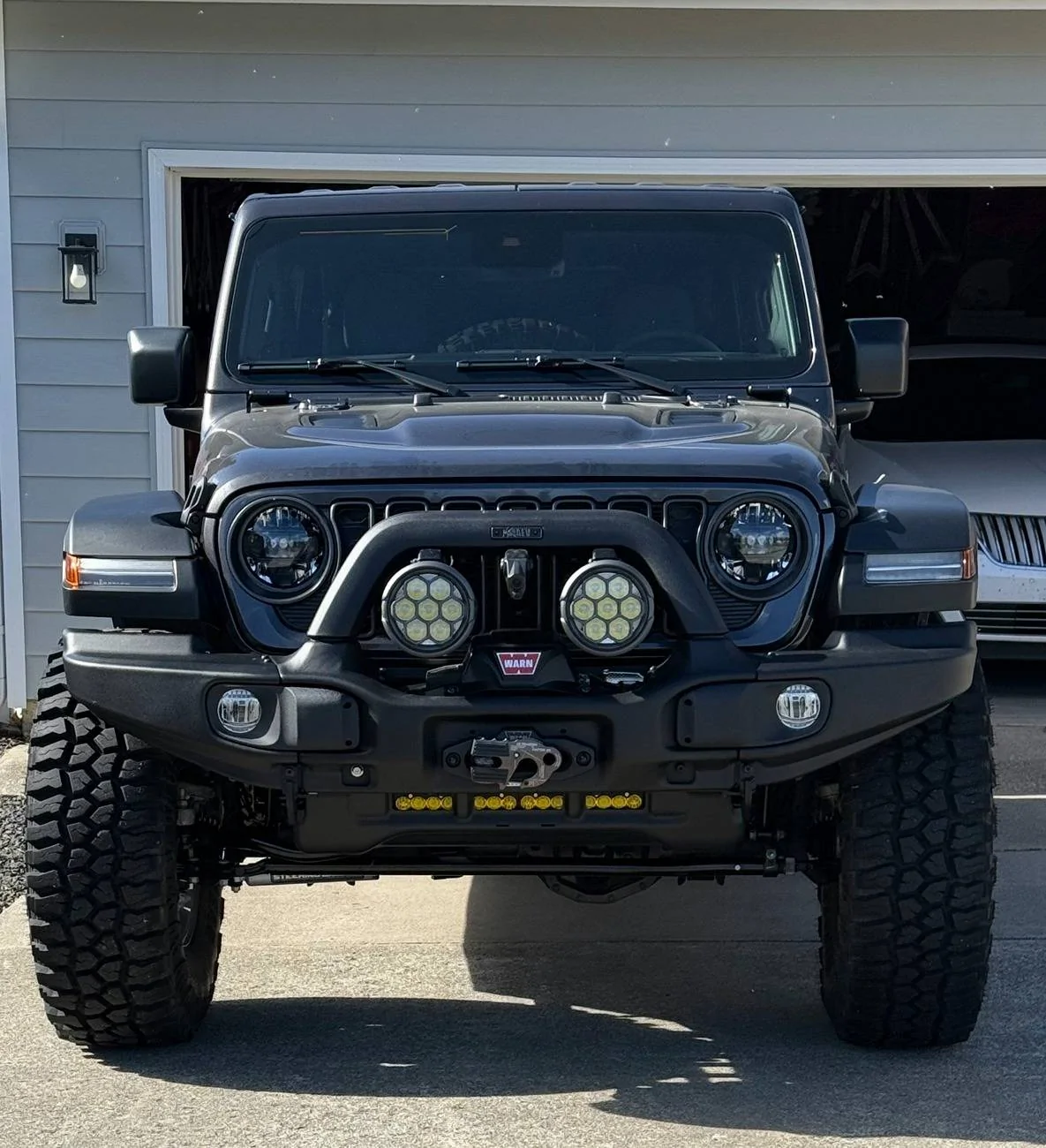 Jeep Wrangler JL AEV EX front bumper + Warn XD Zeon 10s IMG_3348