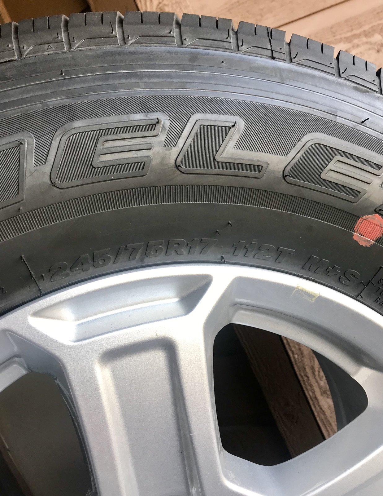 Jeep Wrangler JL 5 Stock Wheels & Tires 34F19020-5C6D-4D26-B9AD-1AF84705B06B