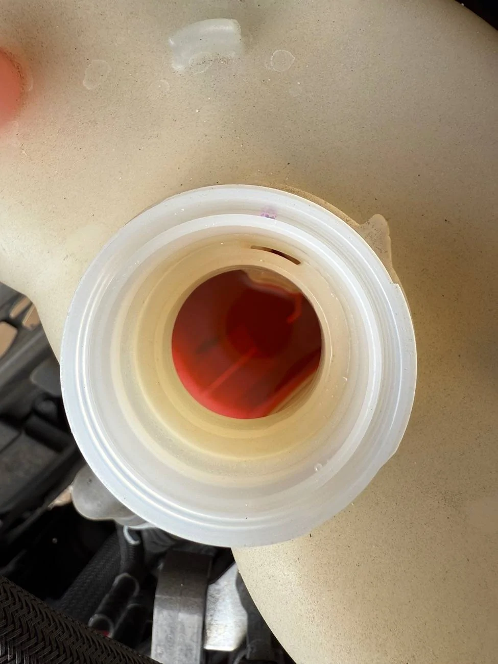 Jeep Wrangler JL Coolant reservoir hole molded in bottom?!? IMG_2275