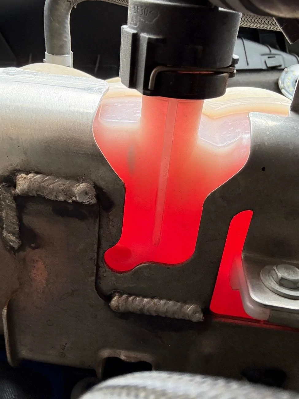 Jeep Wrangler JL Coolant reservoir hole molded in bottom?!? IMG_2278