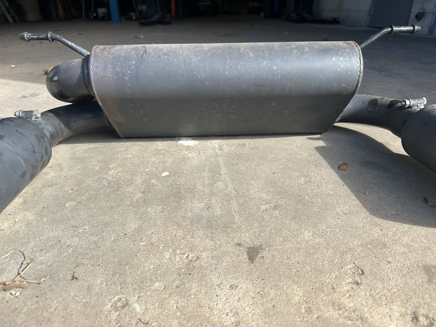 Jeep Wrangler JL WTS - Gibson muffler dual tips IMG_1987