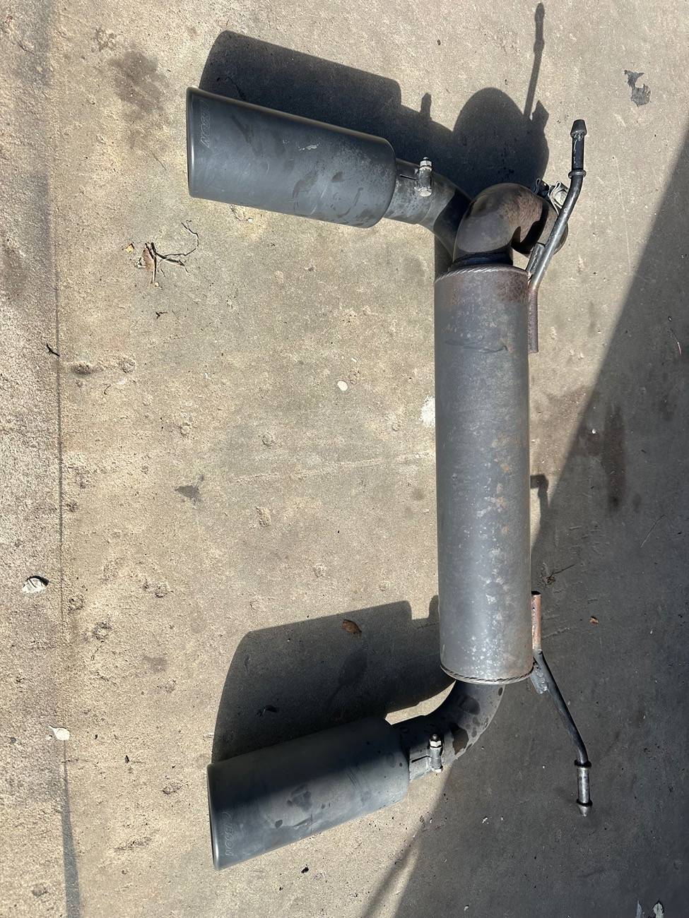 Jeep Wrangler JL WTS - Gibson muffler dual tips IMG_1986
