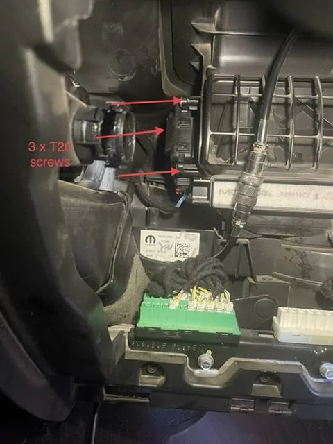 Jeep Wrangler JL Blower Motor Door Going CRAZY IMG_1738