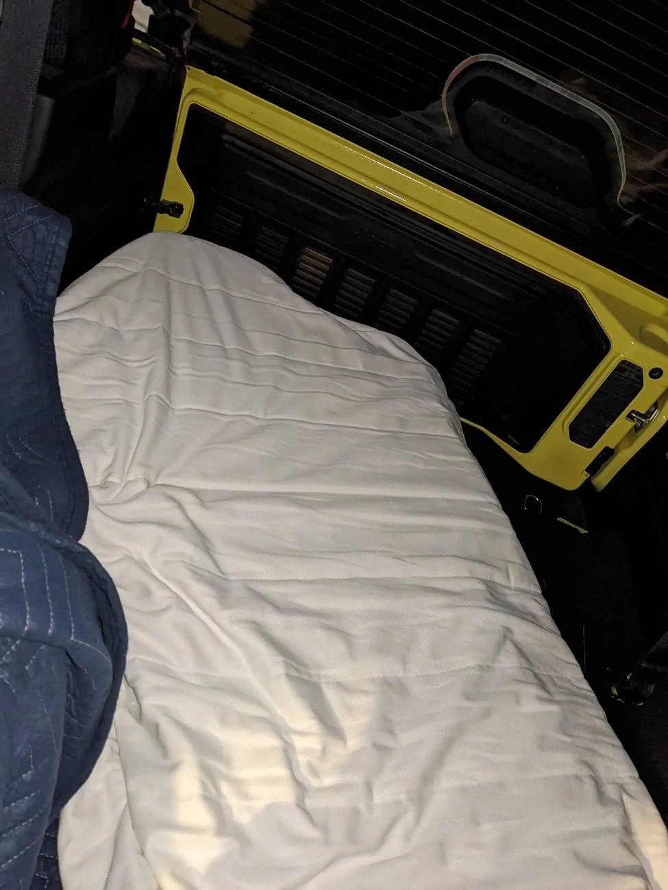 Jeep Wrangler JL Sleeping Inside a 2-door (plug and play/easy solution?) PXL_20241028_030244388