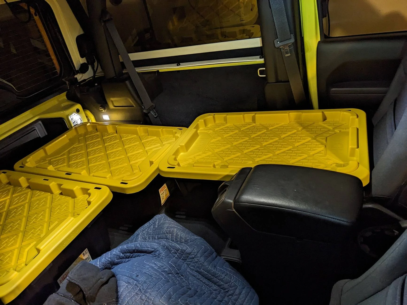 Jeep Wrangler JL Sleeping Inside a 2dr (with Storage) PXL_20241106_043142356